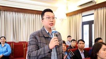 Hơn 200 lao động tham gia đối thoại về chính sách lao động, bảo hiểm