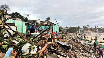 Sáng nay, Quy Nhơn thức dậy trong hoang tàn