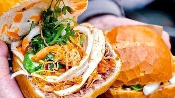 Hơn 40 người đi cấp cứu do ngộ độc sau khi ăn bánh mì tại phường Hạnh Thông, TP.HCM