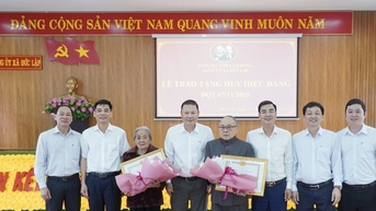 Xã Đức Lập trao Huy hiệu Đảng cho 9 đảng viên