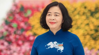 លោកស្រី Bui Thi Minh Hoai ជាប្រធានគណៈកម្មាធិការមជ្ឈិមរណសិរ្សមាតុភូមិវៀតណាម។