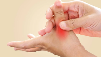 Tê đau ngón tay cái, cô gái bất ngờ phát hiện căn bệnh hiếm gặp