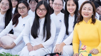 គ្រូបង្រៀនចំនួន 50 នាក់នៅទីក្រុងហូជីមិញបានទទួលរង្វាន់ Vo Truong Toan