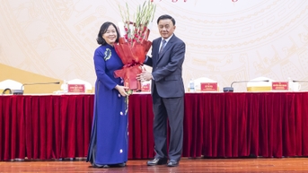 Bà Bùi Thị Minh Hoài giữ chức Chủ tịch Ủy ban Trung ương MTTQ Việt Nam khóa X