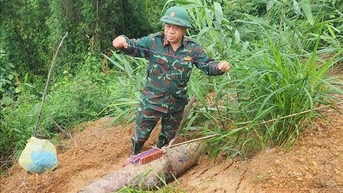 Hủy nổ an toàn quả bom nặng khoảng 250kg còn nguyên kíp nổ