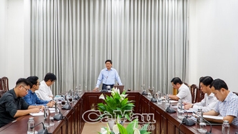 Phó Chủ tịch UBND tỉnh Lê Văn Sử làm việc với Công ty CMC