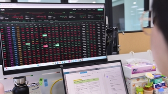 Chứng khoán mất 44 điểm, VN-Index thủng mốc 1.600 cuối phiên