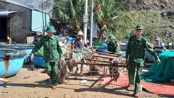 Sớm khắc phục các thiệt hại do bão số 13, ổn định đời sống nhân