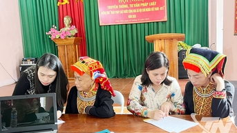 Tuyên truyền, trợ giúp pháp lý cho bà con vùng cao Dân Tiến