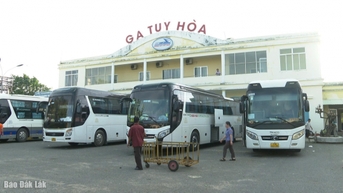 Trung chuyển hơn 1.400 hành khách ga Tuy Hòa - Diêu Trì do ảnh hưởng bão Kalmaegi