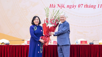 Đồng chí Bùi Thị Minh Hoài giữ chức Chủ tịch Ủy ban Trung ương Mặt trận Tổ quốc Việt Nam khóa X