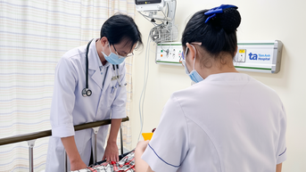 Vụ ngộ độc sau khi ăn bánh mì: Một trường hợp nặng, một thai phụ nguy cơ sinh non