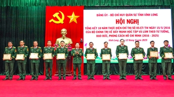 THI ĐUA QUYẾT THẮNG Xây dựng lực lượng vũ trang vững mạnh toàn diện