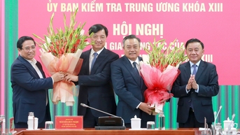 Hội nghị bàn giao công tác Chủ nhiệm Ủy ban Kiểm tra Trung ương