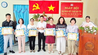 Xã Tri Tôn tổ chức Ngày hội đại đoàn kết toàn dân tộc tại ấp 6