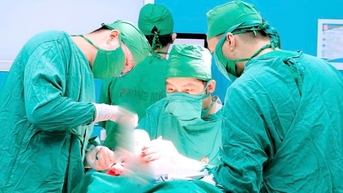 Ghép sọ tự thân thành công cho thiếu niên 15 tuổi
