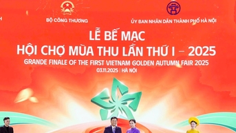 ធនាគារ Agribank ផ្តល់ថវិកាចំនួន ១០ពាន់លានដុង ក្នុងរបបសន្តិសុខសង្គម រួមជាមួយនឹងប្រទេសទាំងមូល ដើម្បីផ្គត់ផ្គង់ដល់ប្រជាជននៅតំបន់រងគ្រោះដោយទឹកជំនន់។