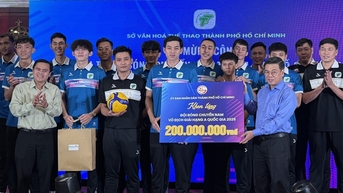 Vô địch và thăng hạng, đội bóng chuyền nam TP.HCM được khen thưởng