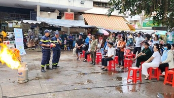 Tuyên truyền pháp luật về phòng cháy, chữa cháy tại chợ Tân Biên