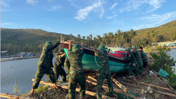 Những ánh sao trong bão, lũ