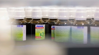 តើថ្នាំព្យាបាលក្អក Prospan ផលិតនៅប្រទេសអាឡឺម៉ង់ និងនាំចូលពីប្រទេសវៀតណាម ខុសគ្នាដូចម្តេច?