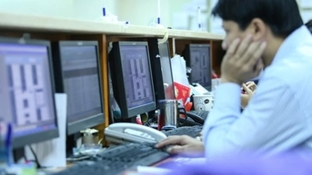 VN-Index thủng mốc 1.600 điểm, thị trường đi tìm vùng cân bằng mới