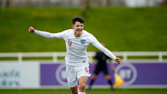 FIFA phê duyệt hồ sơ nhập tịch, sao trẻ từng khoác áo U19 Anh chính thức đầu quân cho tuyển Thái Lan