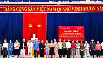 Trao 480 suất quà cho người dân xã Hòa Vang bị ảnh hưởng do mưa lũ