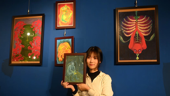 Triển lãm “Gò má em – Mảnh khói tàn”: Góc nhìn của nữ sinh lớp 12 trong xã hội trọng thành tích