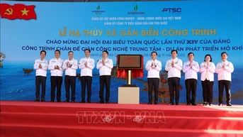 Gắn biển hạng mục trọng yếu Dự án Phát triển mỏ khí Lô B-Ô Môn