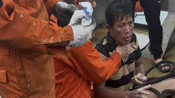 Sau hai ngày mất tích giữa biển, 1 trong 3 người ở Lý Sơn được cứu sống kỳ diệu