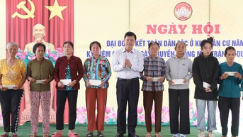 Bí thư Tỉnh ủy An Giang Nguyễn Tiến Hải dự Ngày hội Đại đoàn kết toàn dân tộc khu phố Tà Tây