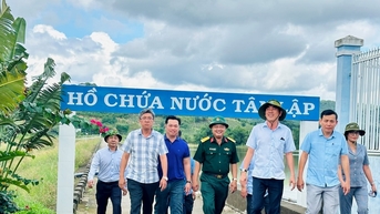 Phó Chủ tịch UBND tỉnh Lâm Đồng Nguyễn Minh kiểm tra các công trình thủy lợi, điểm ngập