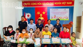Công ty TNHH Thủy sản Australis Việt Nam tặng quà 50 suất quà cho trẻ khuyết tật, có hoàn cảnh khó khăn