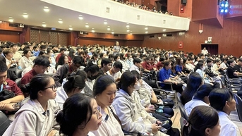 TP HCM: Hơn 500 sinh viên trải nghiệm ứng dụng AI phong cách mới