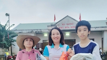 Đà Nẵng: Trao quà hỗ trợ người yếu thế bị ảnh hưởng do mưa lũ