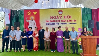 Tan Giang Residential Group 6 រៀបចំទិវាឯកភាពជាតិដ៏អស្ចារ្យ - កាសែតអេឡិចត្រូនិក Cao Bang