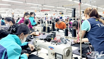 Giá trị xuất - nhập khẩu hàng hóa tăng 12% so với cùng kỳ