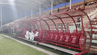 Trận đấu lùi giờ, Thể Công Viettel phải khởi động... trên xe