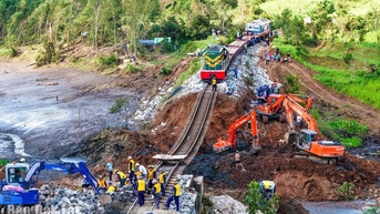 Khẩn trương khắc phục thiêt hại, ổn định cuộc sống sau bão lũ