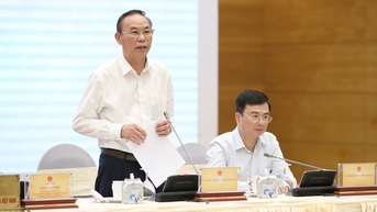 Thứ trưởng Bộ Nông nghiệp và Môi trường thông tin về tình trạng 'lũ chồng lũ'