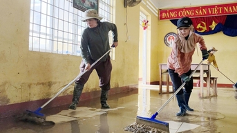 Khẩn trương khôi phục cơ sở vật chất các trường học, đảm bảo dạy học