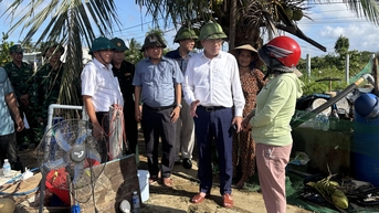 Chủ tịch UBND tỉnh Phạm Anh Tuấn kiểm tra tình hình khắc phục hậu quả sau bão tại xã An Lương, Phù Mỹ Đông, Phù Mỹ Bắc