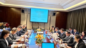 Đoàn đại biểu Sở Công thương tỉnh Tuyên Quang hội đàm với đoàn đại biểu Cục Thương vụ châu Văn Sơn, tỉnh Vân Nam