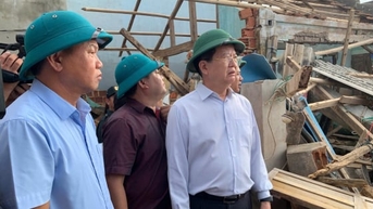 Phó Thủ tướng Mai Văn Chính chỉ đạo khắc phục hậu quả bão số 13