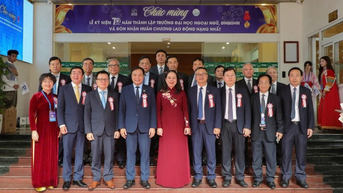 [Video] Trường Đại học Ngoại ngữ - Đại học Quốc gia Hà Nội đón nhận Huân chương Lao động hạng Nhất
