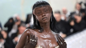 “Viên ngọc đen” Anok Yai đẹp ra sao mà lên ngôi cao nhất giới người mẫu?