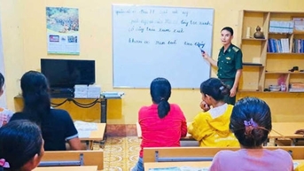 Chuyện về những 'thầy giáo quân hàm xanh'