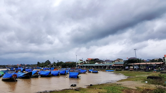 Lao xao chợ cá Cửa Tùng