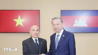 ថ្នាក់ដឹកនាំបក្ស និងរដ្ឋ អបអរសាទរខួបលើកទី៧២ នៃទិវាជាតិនៃព្រះរាជាណាចក្រកម្ពុជា។